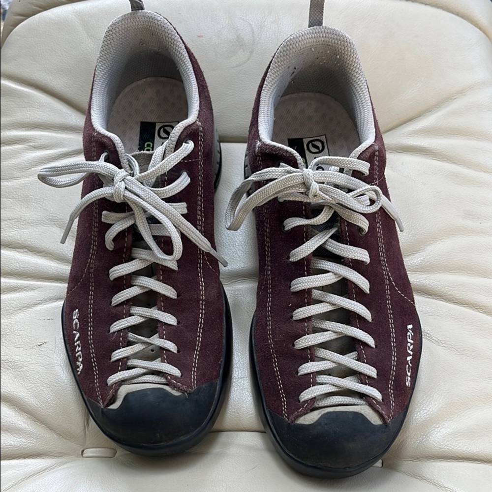 Scarpa Mojito approach/hiking shoes. Good condition women’s 10, men’s 9, E.U. 42